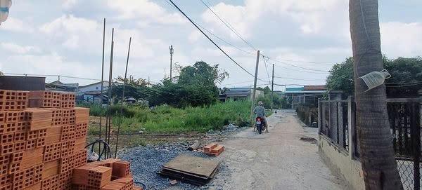 Đất đẹp hưng long 102,1m2 full thổ, khu dân cư hiện hữu, giá tốt khu vực