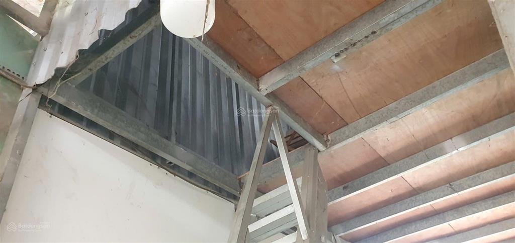 Chính chủ cho thuê xưởng và văn phòng sẵn, ở và gia công gỗ, sắt xa khu dân cư riêng biệt thoải mái