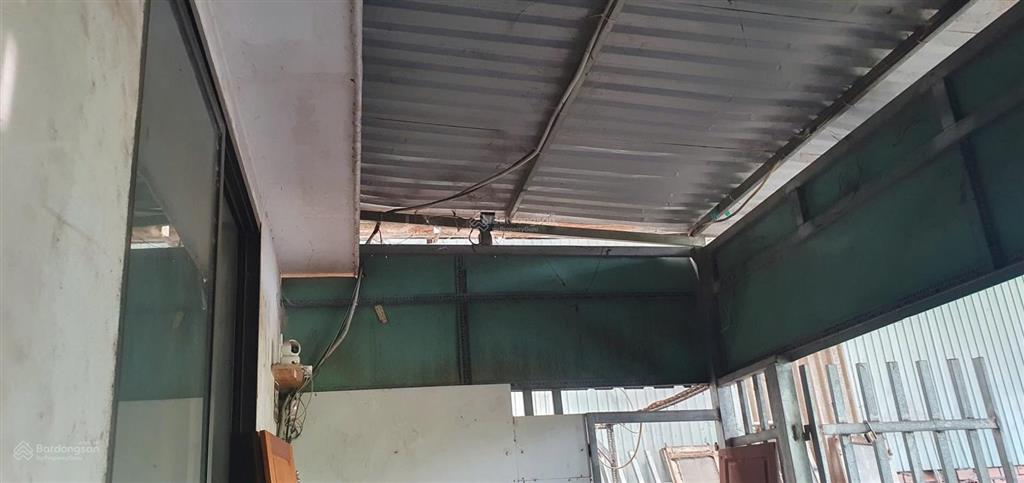 Chính chủ cho thuê xưởng và văn phòng sẵn, ở và gia công gỗ, sắt xa khu dân cư riêng biệt thoải mái