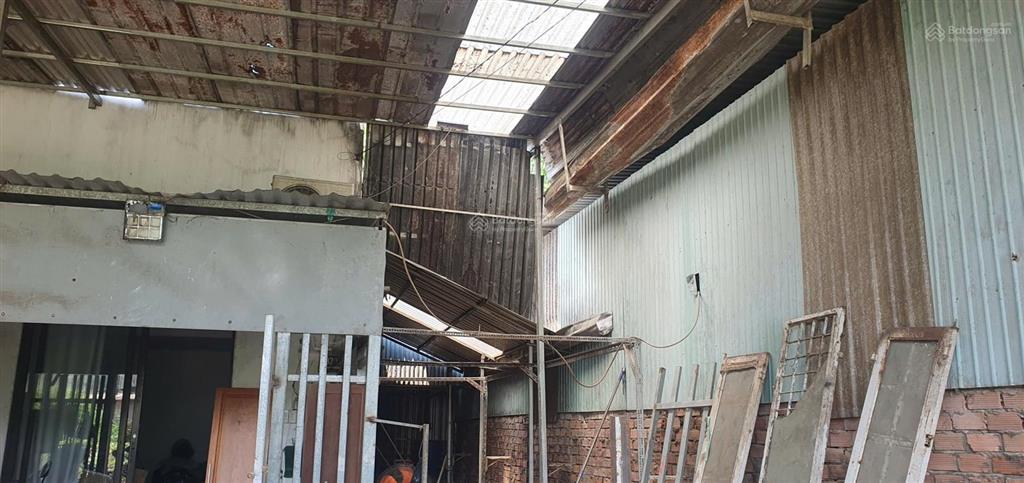 Chính chủ cho thuê xưởng và văn phòng sẵn, ở và gia công gỗ, sắt xa khu dân cư riêng biệt thoải mái