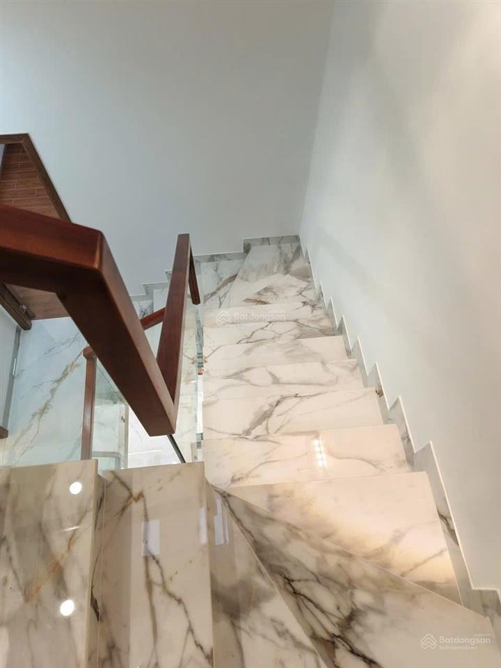 Chủ gửi bán nhà phố mới xây liền kề vinhomes grand park