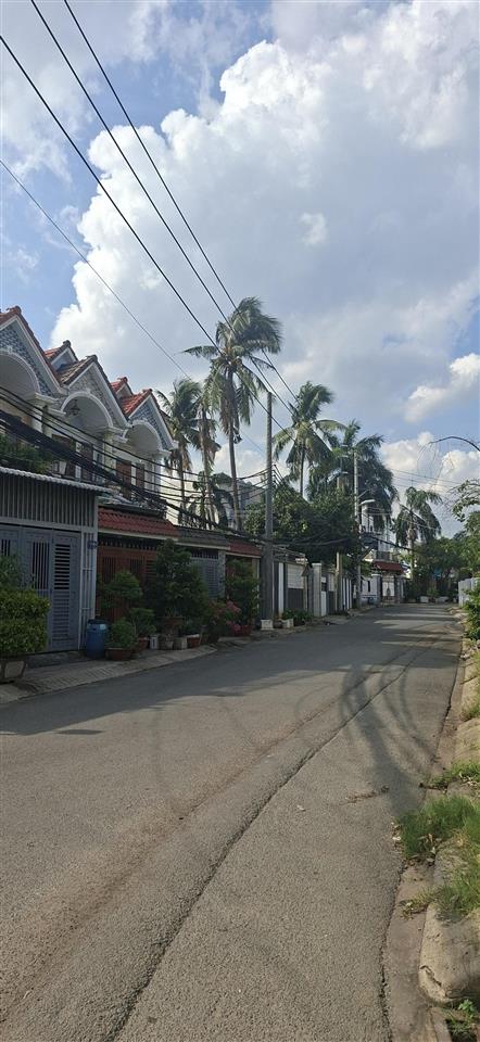 Bán lô đất 700m đường 102 tăng nhơn phú a, q9 cũ