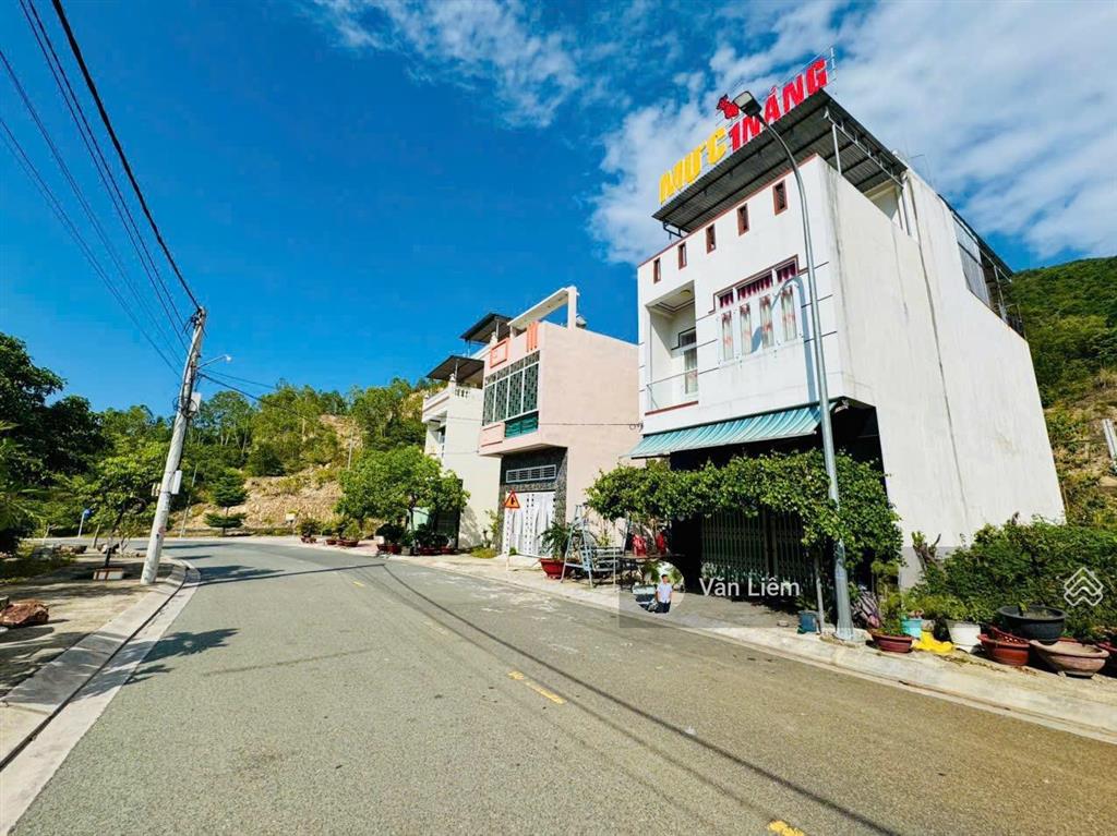 Chuyên bán đất khu tái định cư hòn rớ 2  gần sát dự án sun  nhánh sông  giá 4 tỷ 150tr