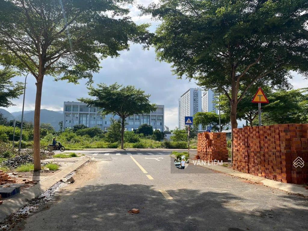 Bán đất khu đô thị mipeco nha trang. vị trí mặt đường số 6, gần chung cư 27 tầng