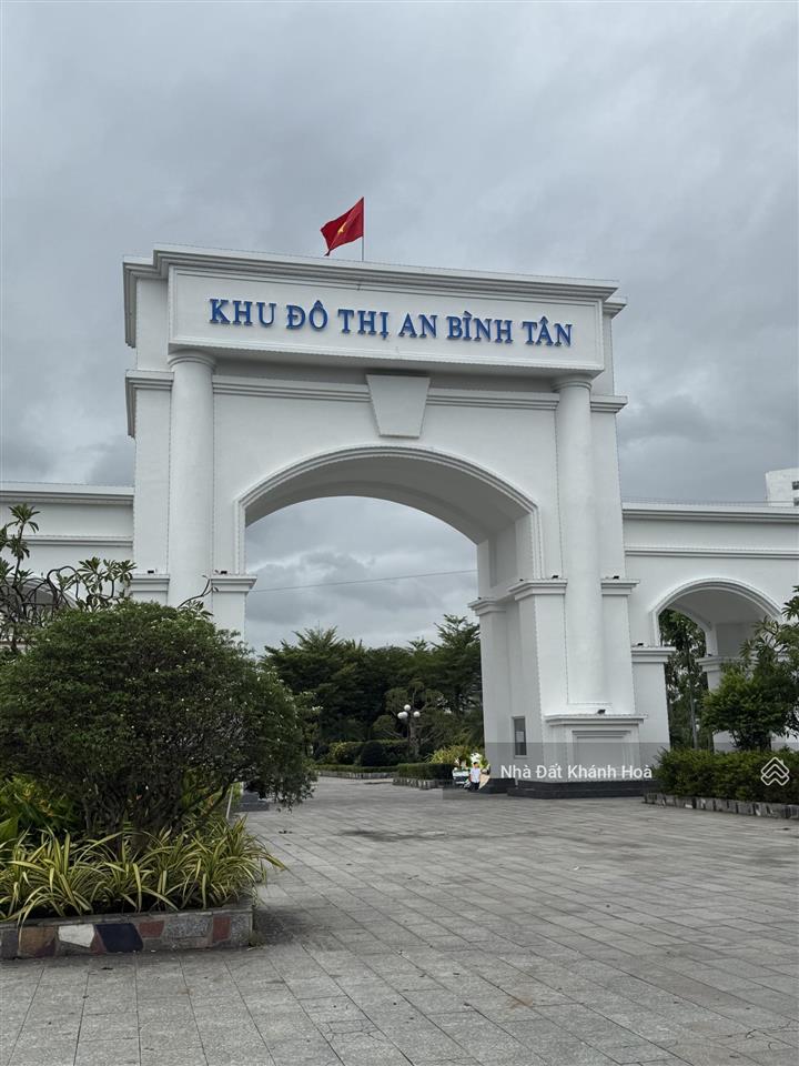 Đất khu đô thị an bình tân  đường t5 rộng 13m  hướng tây nam  sổng hồng sang tên