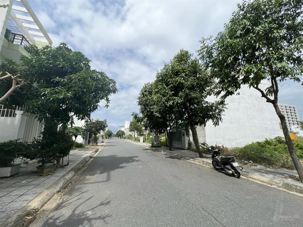 Đất khu đô thị an bình tân  đường t5 rộng 13m  hướng tây nam  sổng hồng sang tên