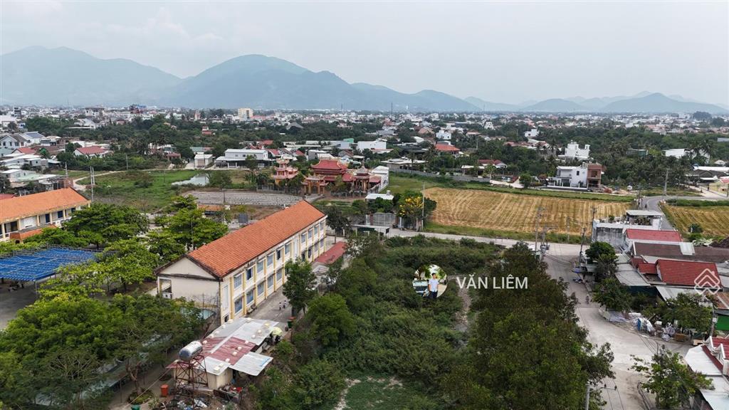 Bán lô góc tđc diên toàn đường qh rộng 30m giá êm  diện tích 60.2m2 ngang 6.2m