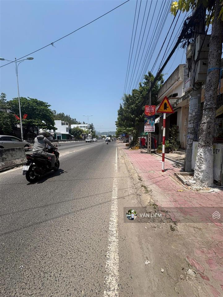Mặt tiền nguyễn tất thành  hòn rớ  ngay cầu bình tân 100m
 diệntích 75m
 giá bán 4,550tỷ (tl