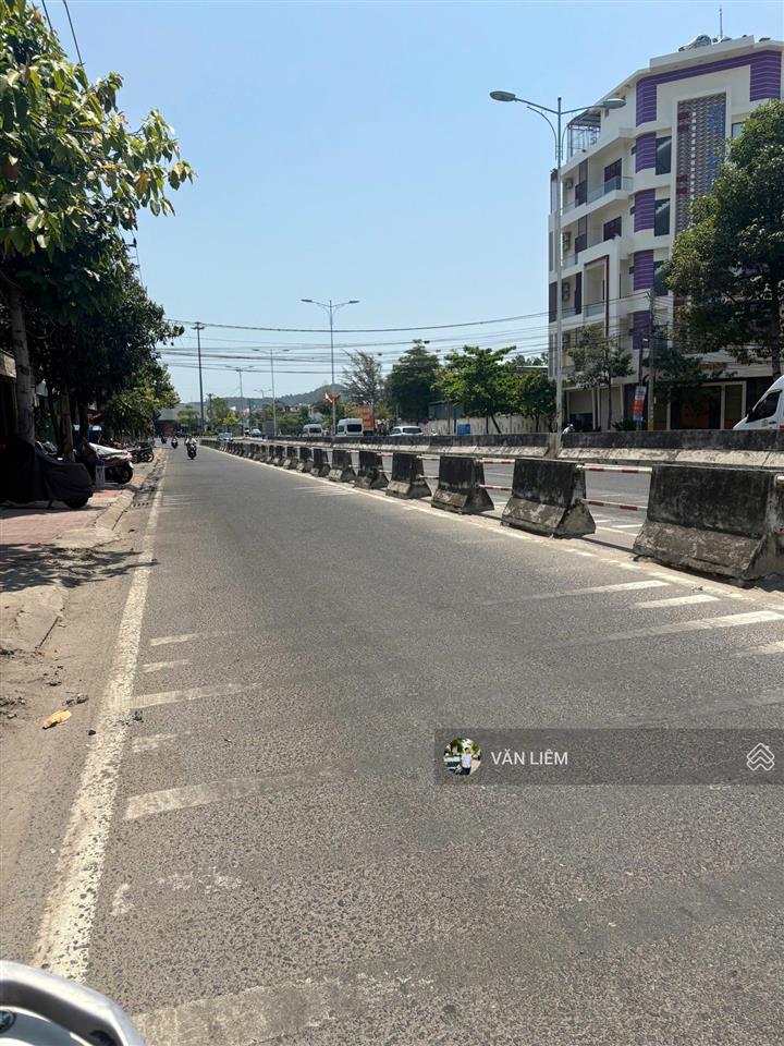Mặt tiền nguyễn tất thành  hòn rớ  ngay cầu bình tân 100m
 diệntích 75m
 giá bán 4,550tỷ (tl