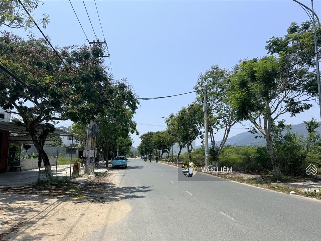 Hang hiếm nam nha trang | giá chỉ 2,2 tỷ vị trí đẹp gần đường thái khang