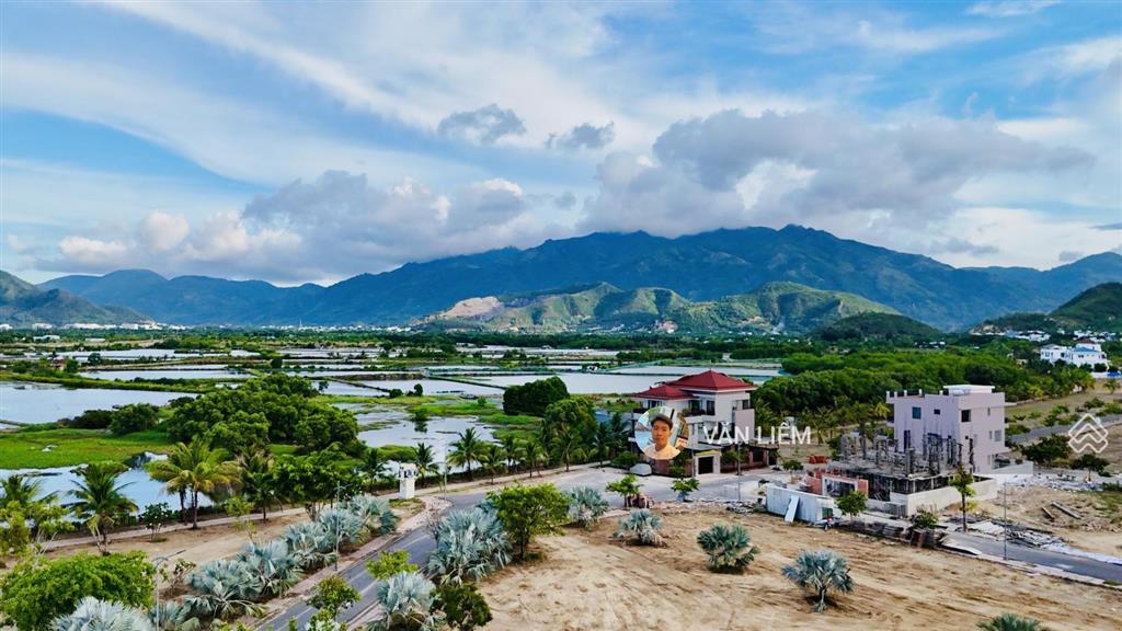 Bán đất nền dự án tại khu đô thị ven sông tắc, giá tốt chỉ với 27 triệu/m2, 300m2