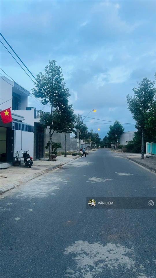Lô đất view thành phố cực đẹp giá chỉ 4 tỷ 050
vĩnh thái nha trang
diện tích 82m