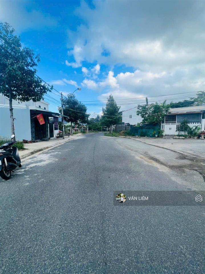 Lô đất view thành phố cực đẹp giá chỉ 4 tỷ 050
vĩnh thái nha trang
diện tích 82m