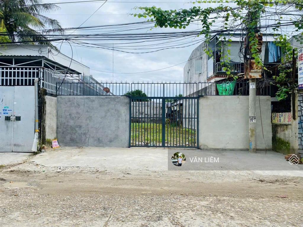 Mặt tiền đường mai thị dõng  phường bắc nha trang.  diện tích 350,1m2 ( 331,6 m2 đất ont)
 đất