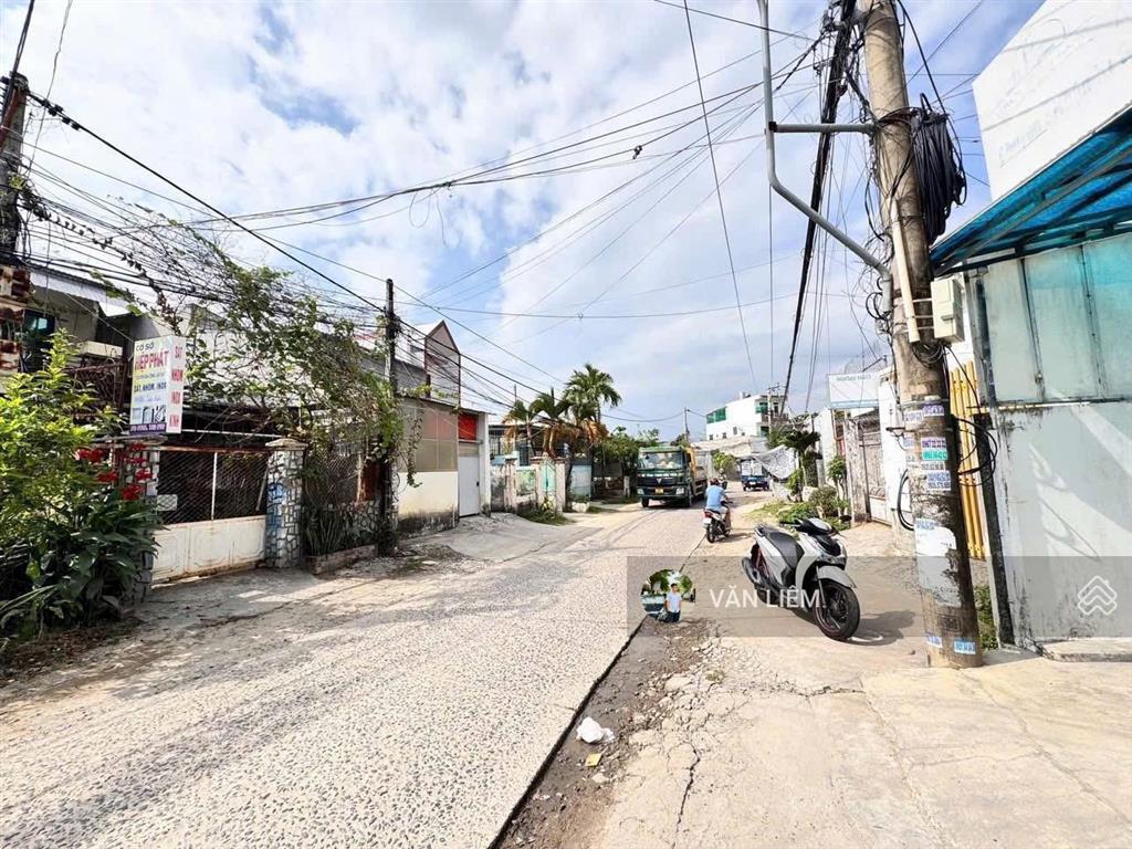 Mặt tiền đường mai thị dõng  phường bắc nha trang.  diện tích 350,1m2 ( 331,6 m2 đất ont)
 đất