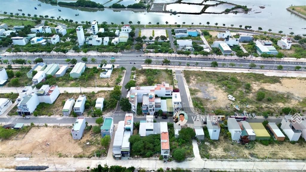Lô đất hòn rớ 2 nhánh sông  diện tích 80m2 ngang 5m  đường nhựa rộng 10m