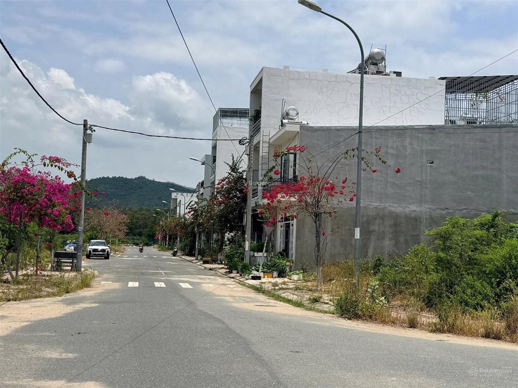 Cần bán lô đất tái định cư thái khang đường nhựa rộng 13m  diện tích 75m2 (5 x 15m)