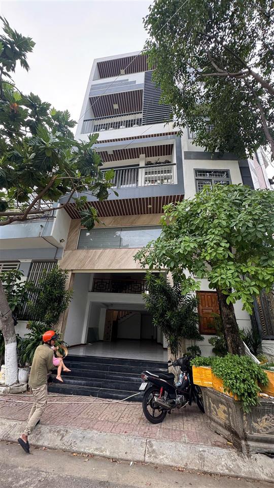 Bán nhà đường trường sơn nha trang vị trí đẹp, đường nhựa rộng 13m, khu dân cư văn minh