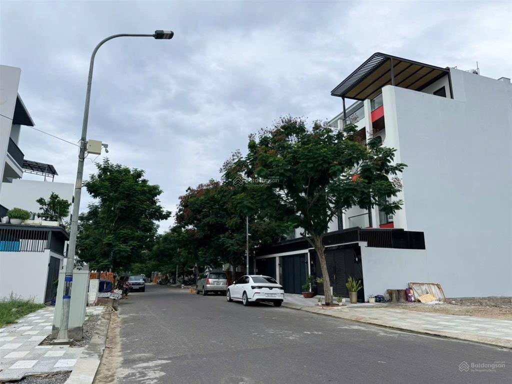 Hạ giá  bán nhanh đất đường 95 kđt mỹ gia lô sạch đẹp

diện tích  100m2 ngang 5m