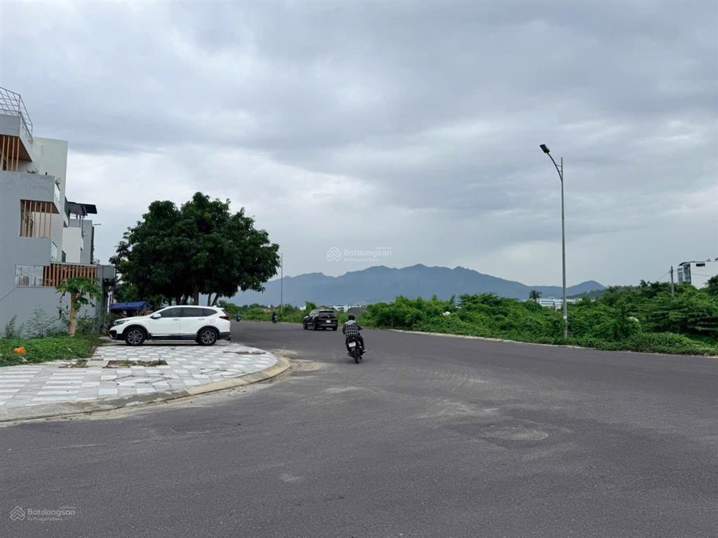 Hạ giá  bán nhanh đất đường 95 kđt mỹ gia lô sạch đẹp

diện tích  100m2 ngang 5m