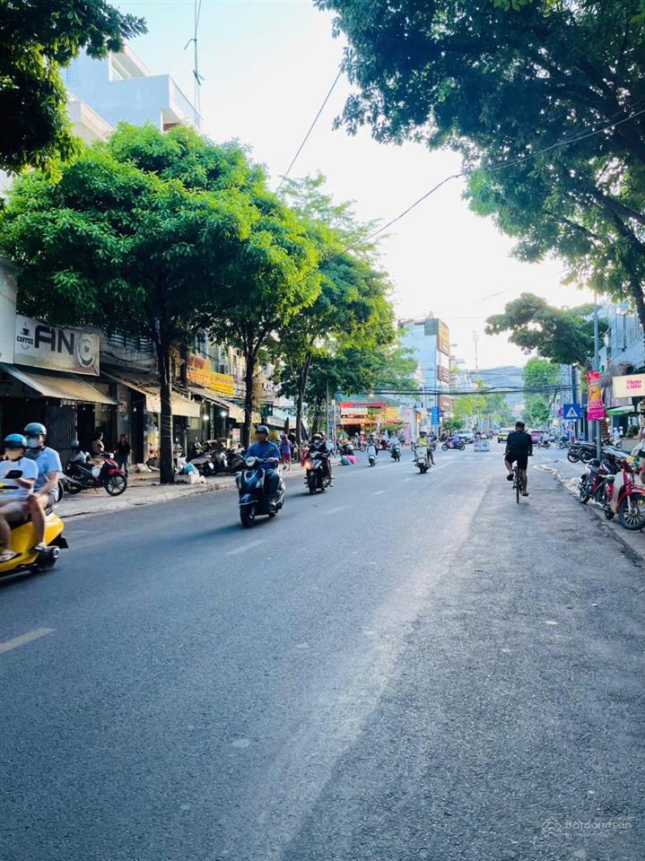 Đất trung tâm phố chỉ cách biển nha trang vài trăm mét. quỹ đất lớn, vị trí đẹp