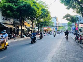 Đất trung tâm phố chỉ cách biển nha trang vài trăm mét. quỹ đất lớn, vị trí đẹp