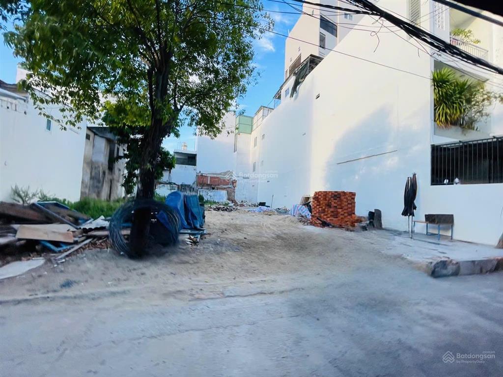 Đất trung tâm phố chỉ cách biển nha trang vài trăm mét. quỹ đất lớn, vị trí đẹp