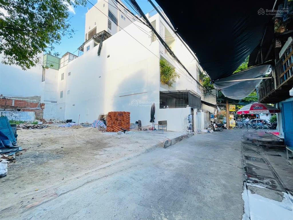 Đất trung tâm phố chỉ cách biển nha trang vài trăm mét. quỹ đất lớn, vị trí đẹp