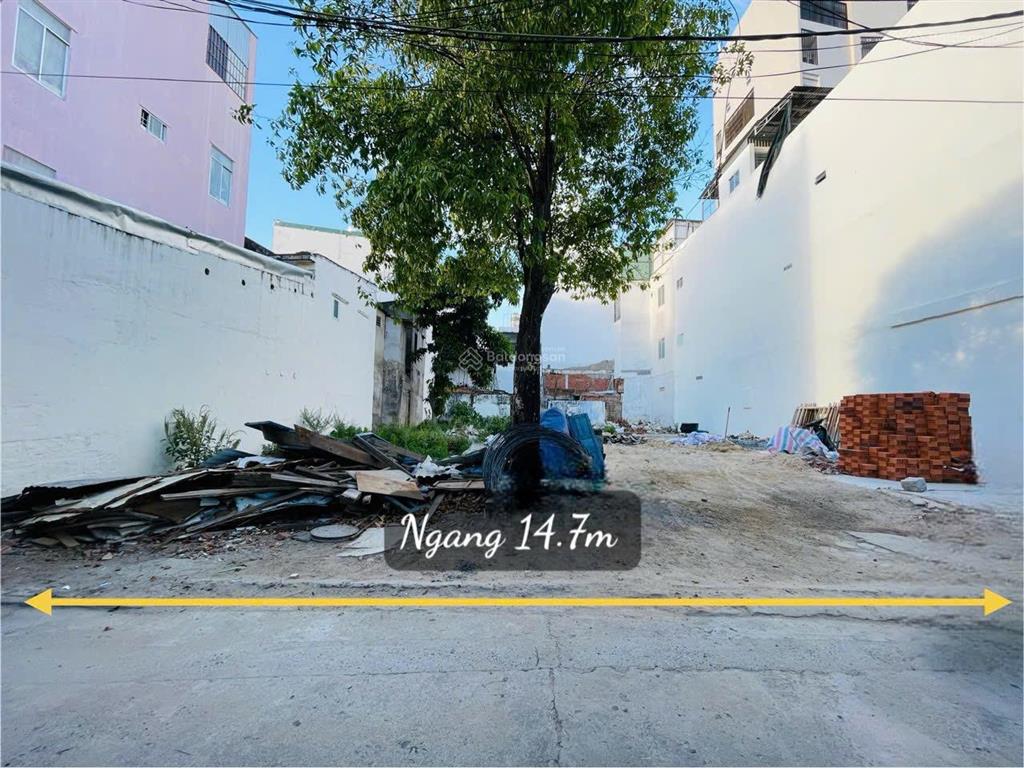 Đất trung tâm phố chỉ cách biển nha trang vài trăm mét. quỹ đất lớn, vị trí đẹp