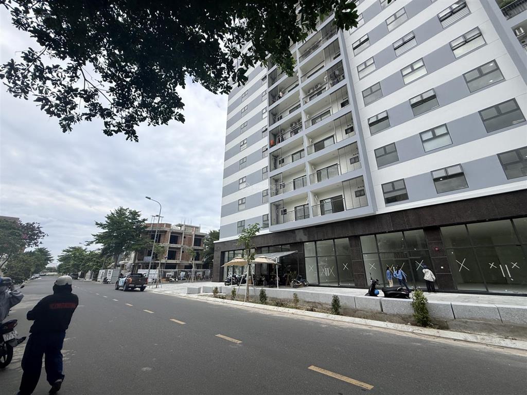 Cho thuê shophouse ccu phước long
dt 79m2 ngang 5,6m giá thuê 15tr/tháng. (cọc và tt linh động)