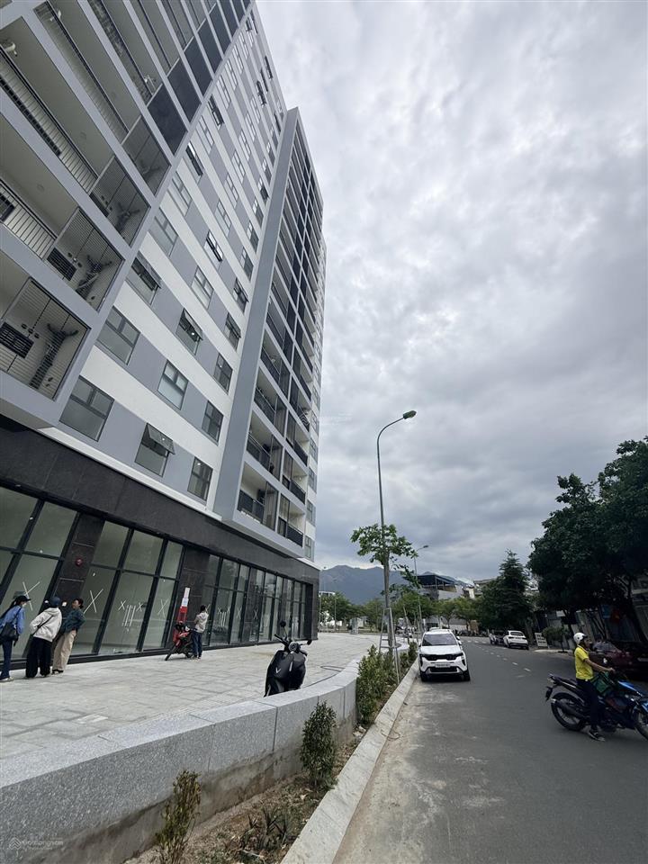 Cho thuê shophouse ccu phước long
dt 79m2 ngang 5,6m giá thuê 15tr/tháng. (cọc và tt linh động)