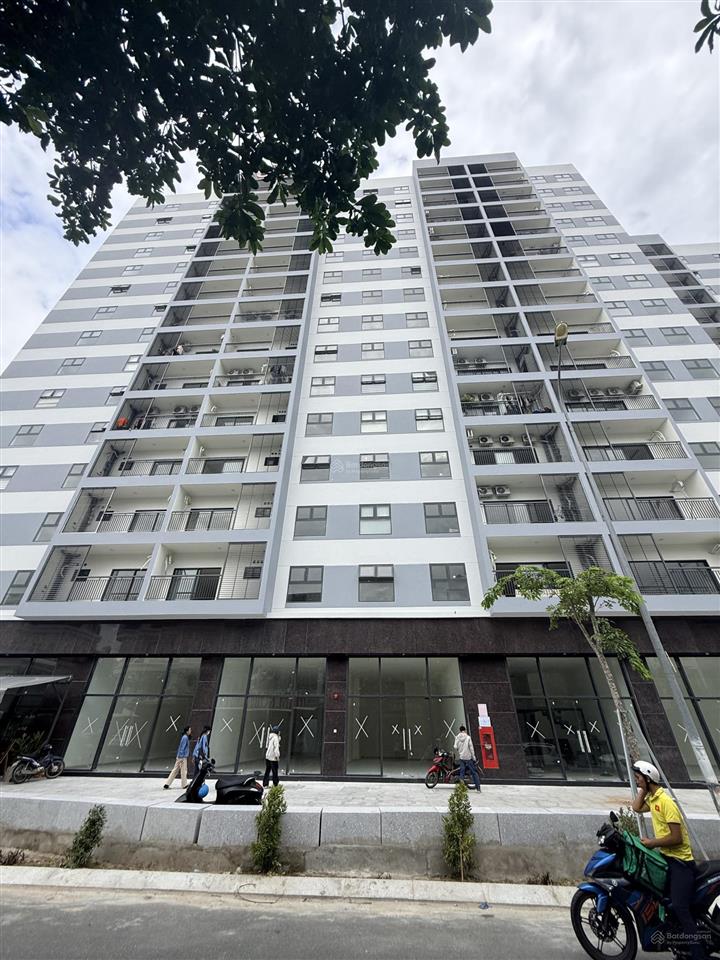 Cho thuê shophouse ccu phước long
dt 79m2 ngang 5,6m giá thuê 15tr/tháng. (cọc và tt linh động)