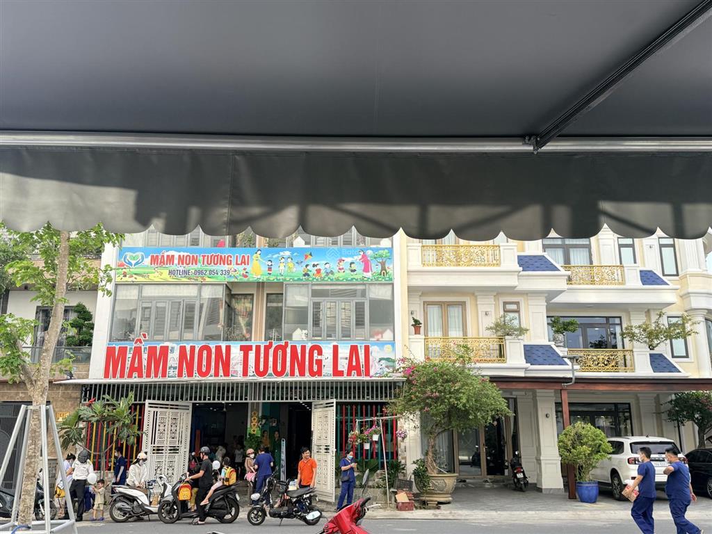 Cho thuê shophouse ccu phước long
dt 79m2 ngang 5,6m giá thuê 15tr/tháng. (cọc và tt linh động)