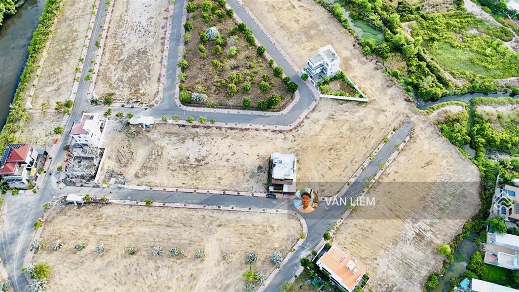 Bán lô kề góc để xây ở biệt thự tại kđt ven sông tắc  river park 300m2. vị trí đất biệt thự hướng