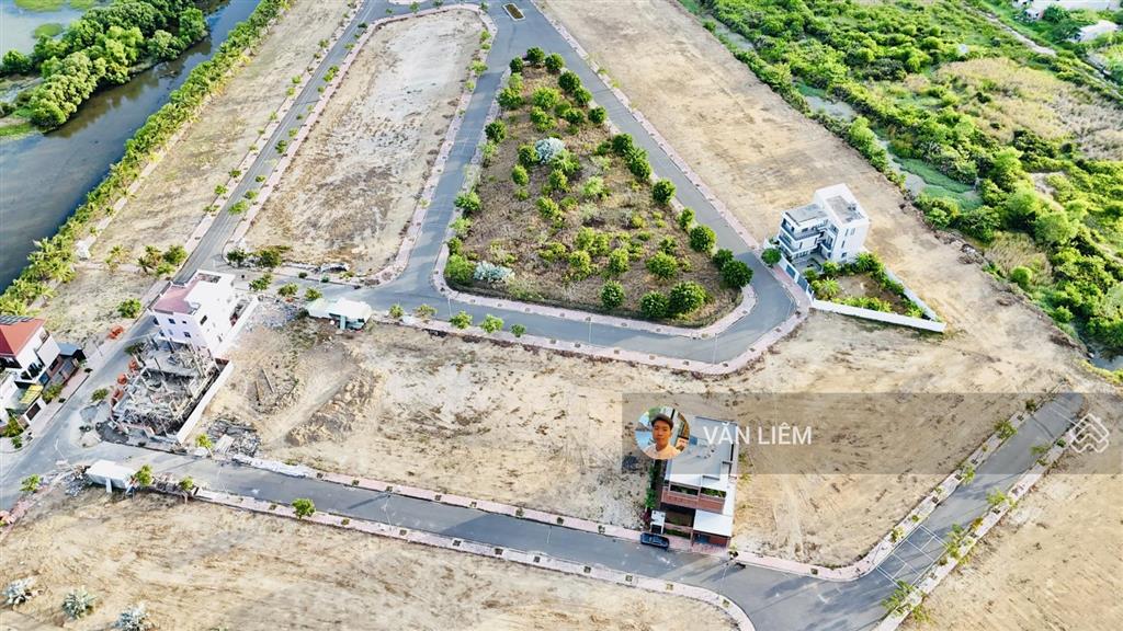 Bán lô kề góc để xây ở biệt thự tại kđt ven sông tắc  river park 300m2. vị trí đất biệt thự hướng