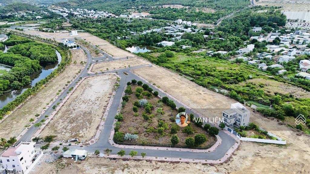Bán lô kề góc để xây ở biệt thự tại kđt ven sông tắc  river park 300m2. vị trí đất biệt thự hướng