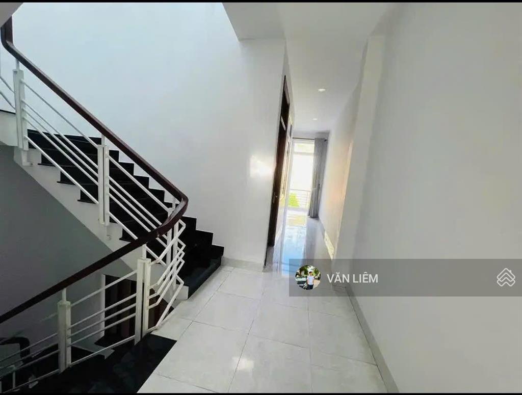 Cho thuê nhà mặt tiền hòn rớ giá 13tr/th  nam nha trang  dt 82,9 m2 (ngang 5,25m)  thiết kế