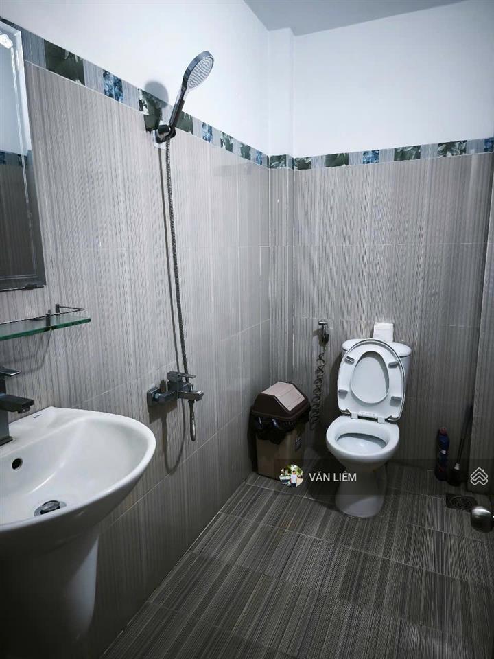 Cho thuê nhà mặt tiền hòn rớ giá 13tr/th  nam nha trang  dt 82,9 m2 (ngang 5,25m)  thiết kế