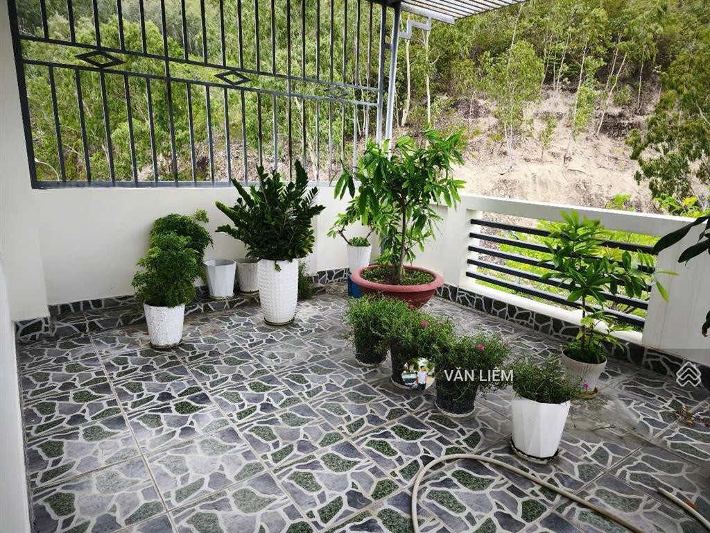 Cho thuê nhà mặt tiền hòn rớ giá 13tr/th  nam nha trang  dt 82,9 m2 (ngang 5,25m)  thiết kế