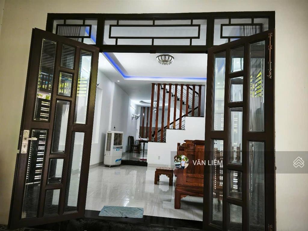Cho thuê nhà mặt tiền hòn rớ giá 13tr/th  nam nha trang  dt 82,9 m2 (ngang 5,25m)  thiết kế