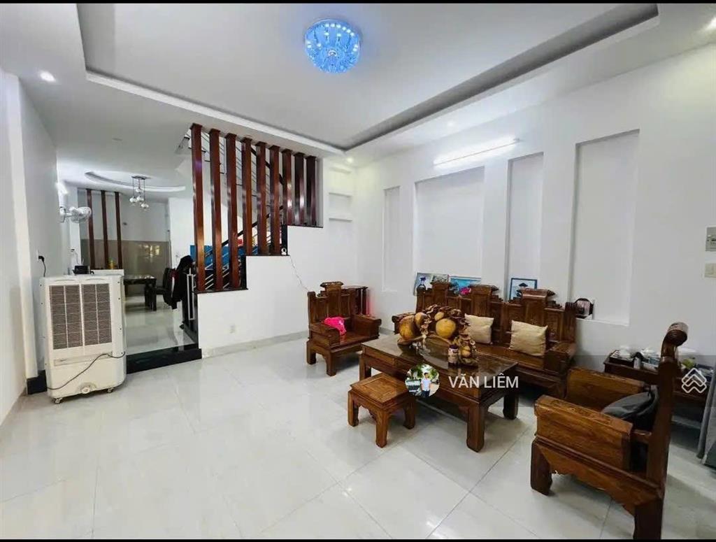 Cho thuê nhà mặt tiền hòn rớ giá 13tr/th  nam nha trang  dt 82,9 m2 (ngang 5,25m)  thiết kế