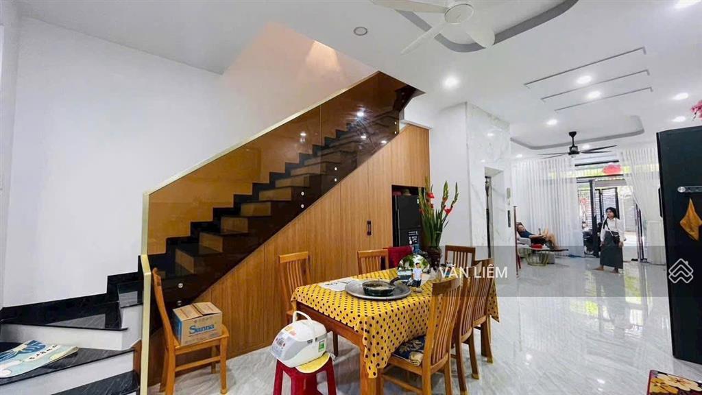 Hạ giá 200tr bán nhà mới xây 3 tầng kđt phước long a  nha trang. có thang máy. giá 8,5 tỷ