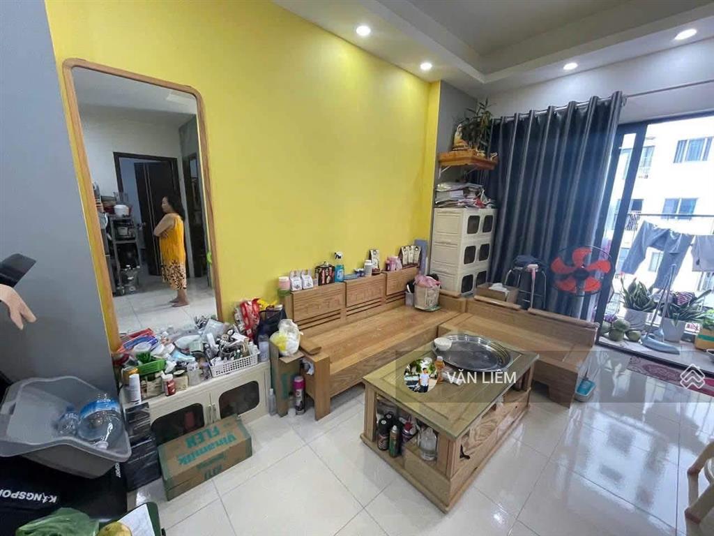 Chủ có việc cần bán căn ph  tô hiệu. 2 phòng ngủ, 2wc 63m2
sẵn sổ sang tên. nội thất cơ bản.