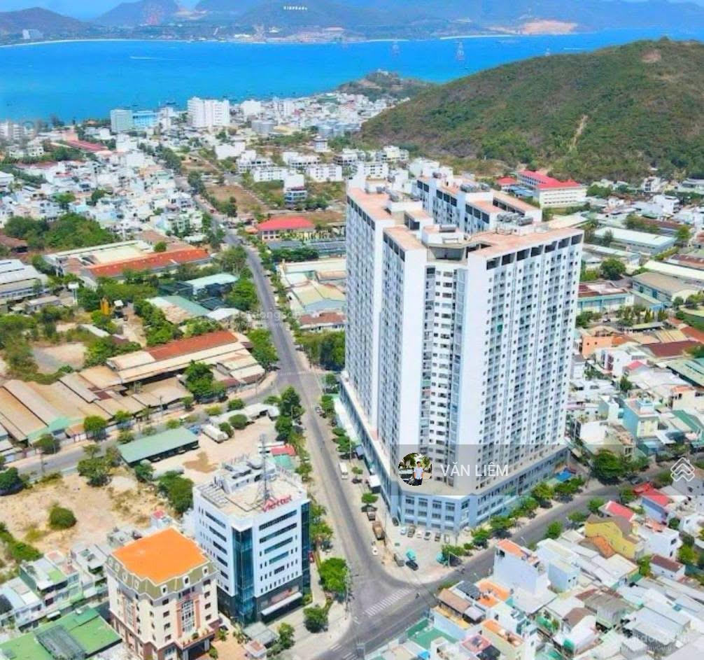 Chủ có việc cần bán căn ph  tô hiệu. 2 phòng ngủ, 2wc 63m2
sẵn sổ sang tên. nội thất cơ bản.