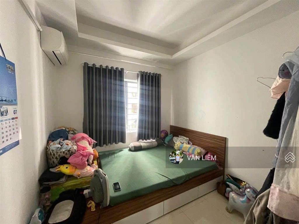 Chủ có việc cần bán căn ph  tô hiệu. 2 phòng ngủ, 2wc 63m2
sẵn sổ sang tên. nội thất cơ bản.