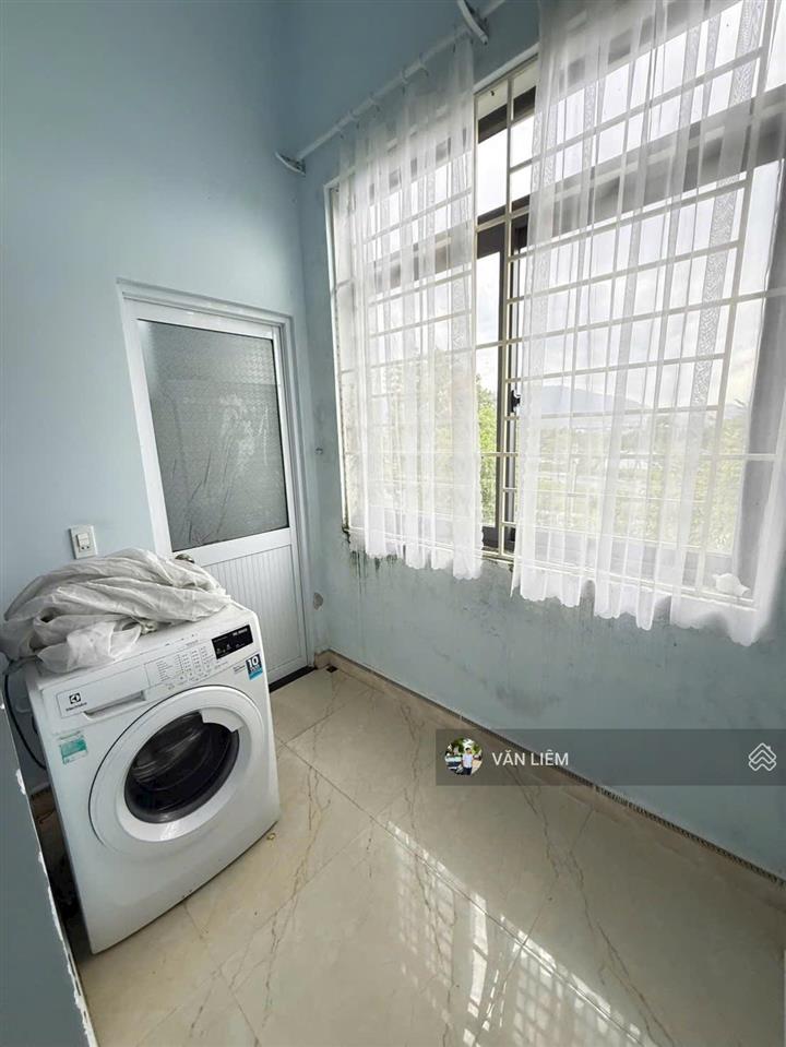 Cần cho thuê nhà 3 tầng tđc hòn rớ 2  nhà gồm phòng khách, phòng thờ, sân phơi 4 phòng ngủ, 5wc
