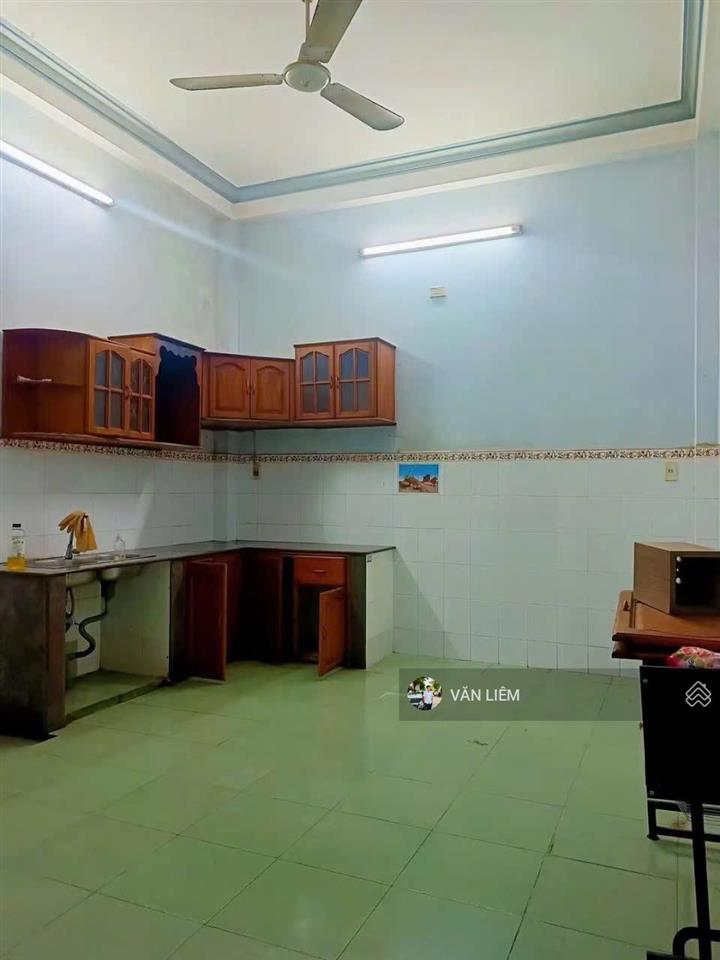 Cho thuê nhà 1 trệt 2 lầu hòn rớ 90m8 triệu vị trí cạnh ngã 4, thuận tiện sinh hoạt, phù