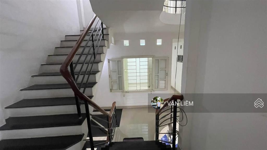 Cho thuê nhà 3 tầng  phước long nhà lệch tầng cực thoáng đường 8m, ô tô đỗ trong nhà