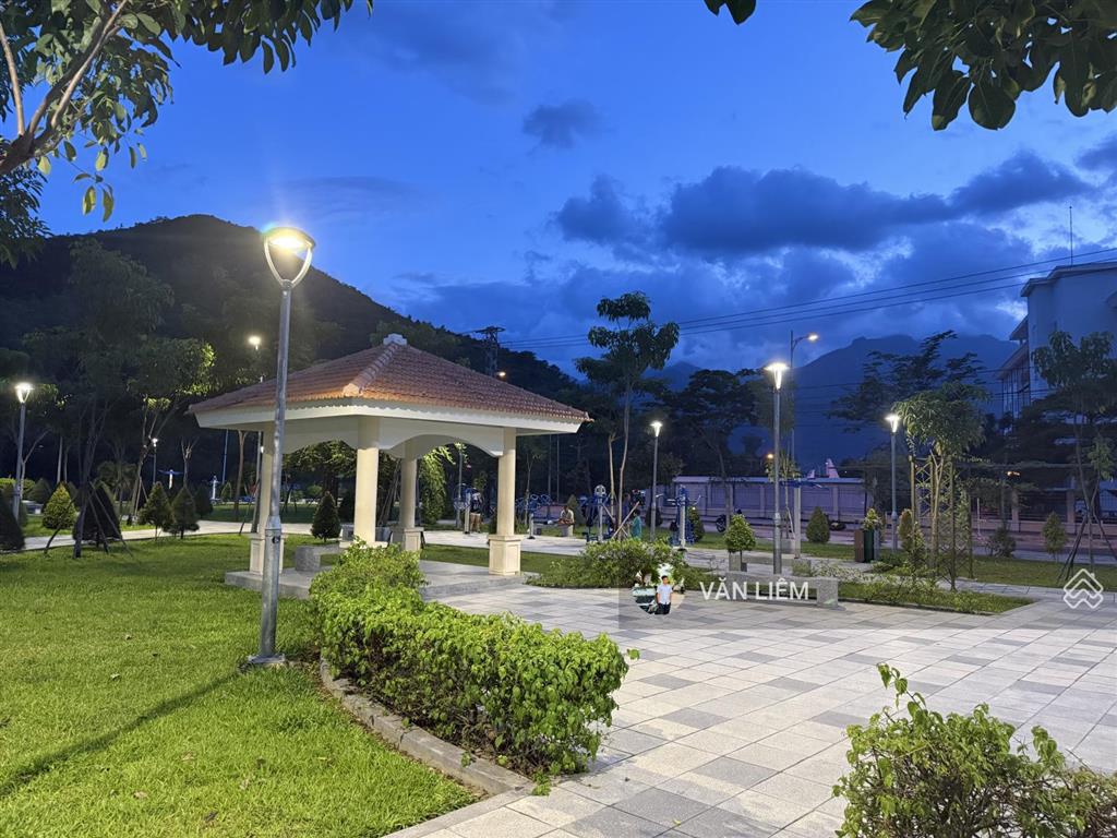 Tđc hòn rớ 2 nhánh sông đường số 9. diện tích 100m2 ngang 5m. đường số 9 rộng 13.5m