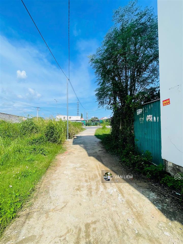 Đất khu dân cư lộc phát cách đường d30 chỉ 50m
 diện tích  67.5m2 ( ngang 5m )
 đường oto, gần t